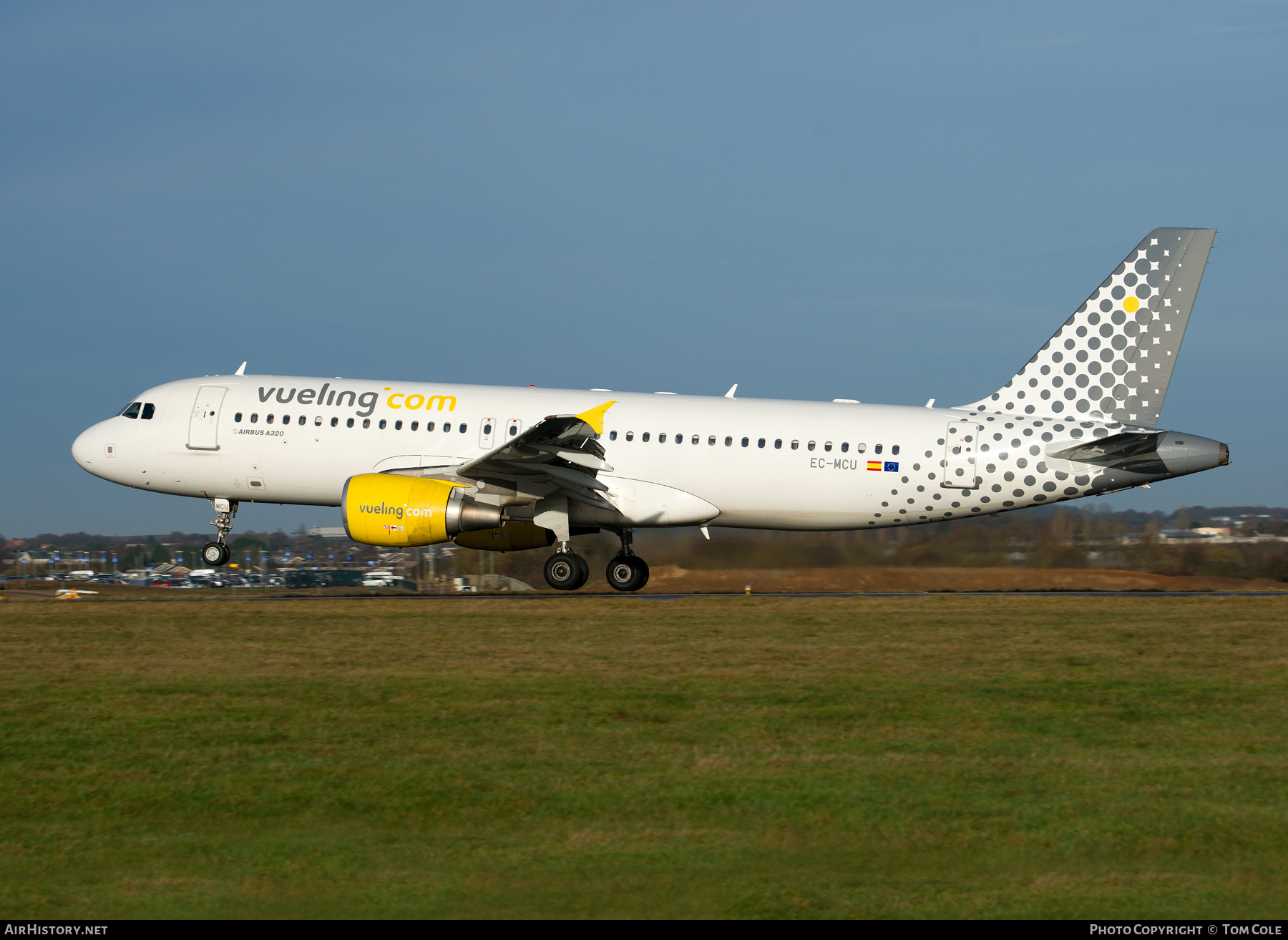 Aircraft Photo of EC-MCU | Airbus A320-214 | Vueling Airlines | AirHistory.net #63706