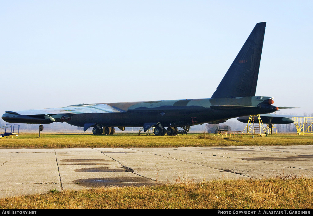 Aircraft Photo of 55-677 / 50677 | Boeing B-52D Stratofortress | USA - Air Force | AirHistory.net #63950