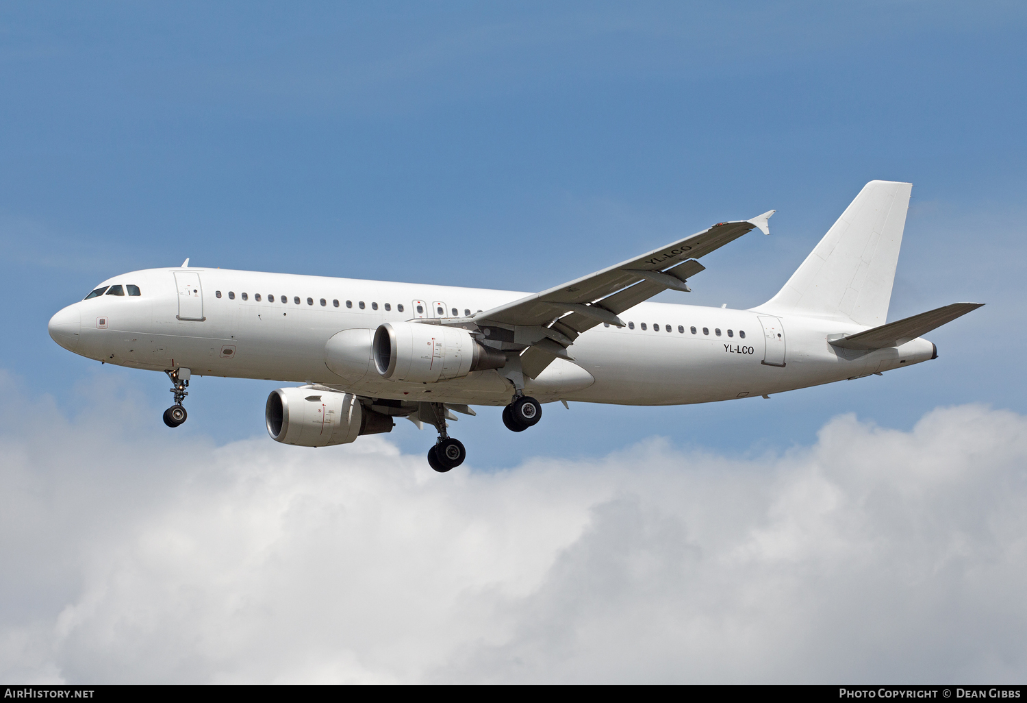 Aircraft Photo of YL-LCO | Airbus A320-214 | AirHistory.net #64918