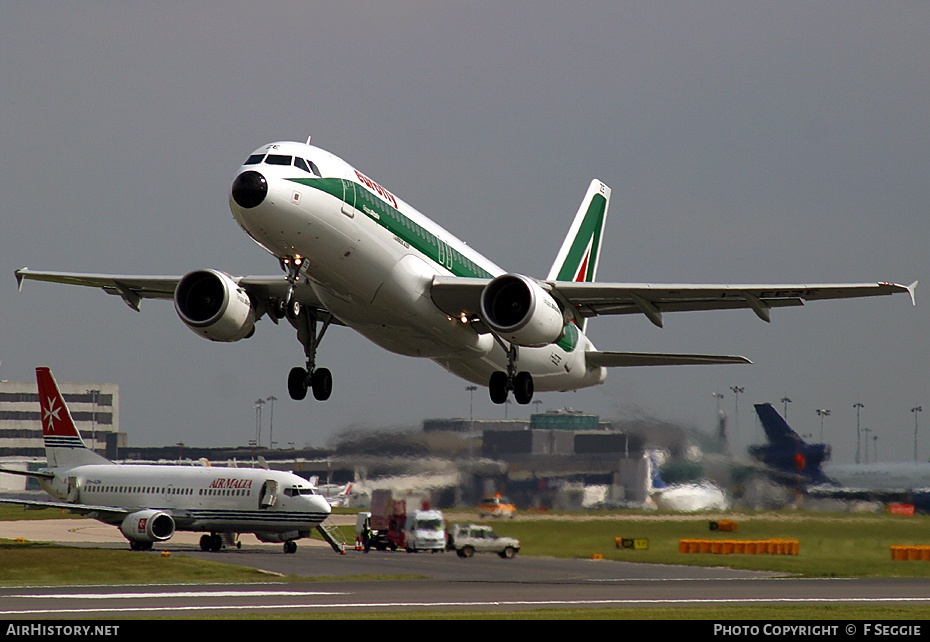 Aircraft Photo of I-EEZE | Airbus A320-214 | Eurofly | AirHistory.net #65030