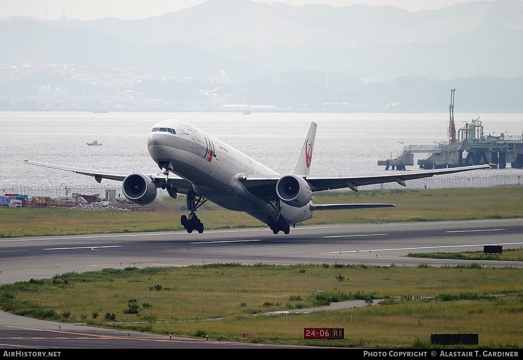 Aircraft Photo of JA8941 | Boeing 777-346 | Japan Airlines - JAL | AirHistory.net #65284