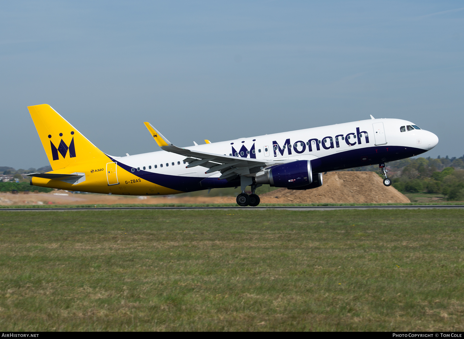 Aircraft Photo of G-ZBAS | Airbus A320-214 | Monarch Airlines | AirHistory.net #65411