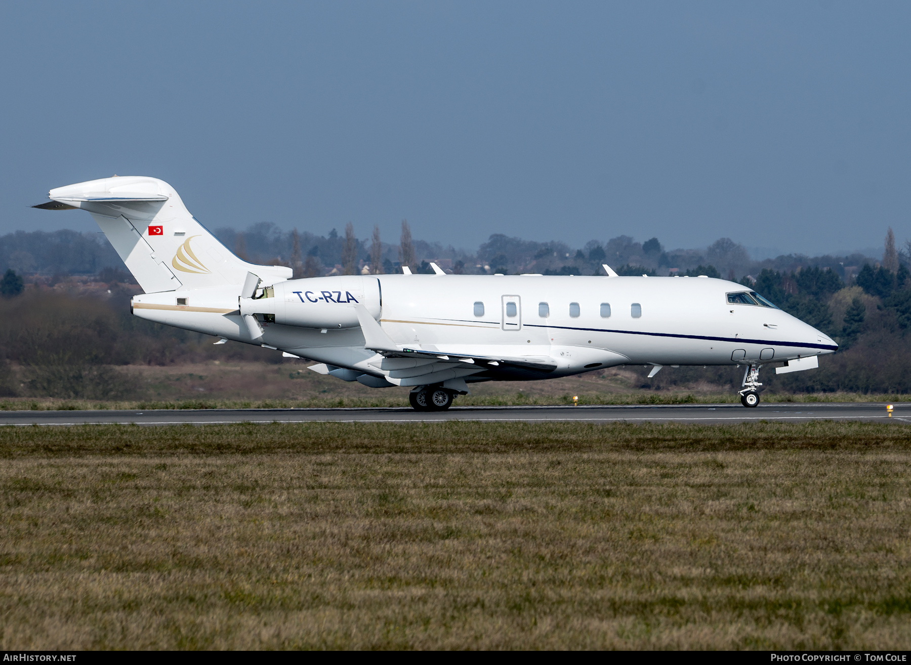 Aircraft Photo of TC-RZA | Bombardier Challenger 300 (BD-100-1A10) | AirHistory.net #65908