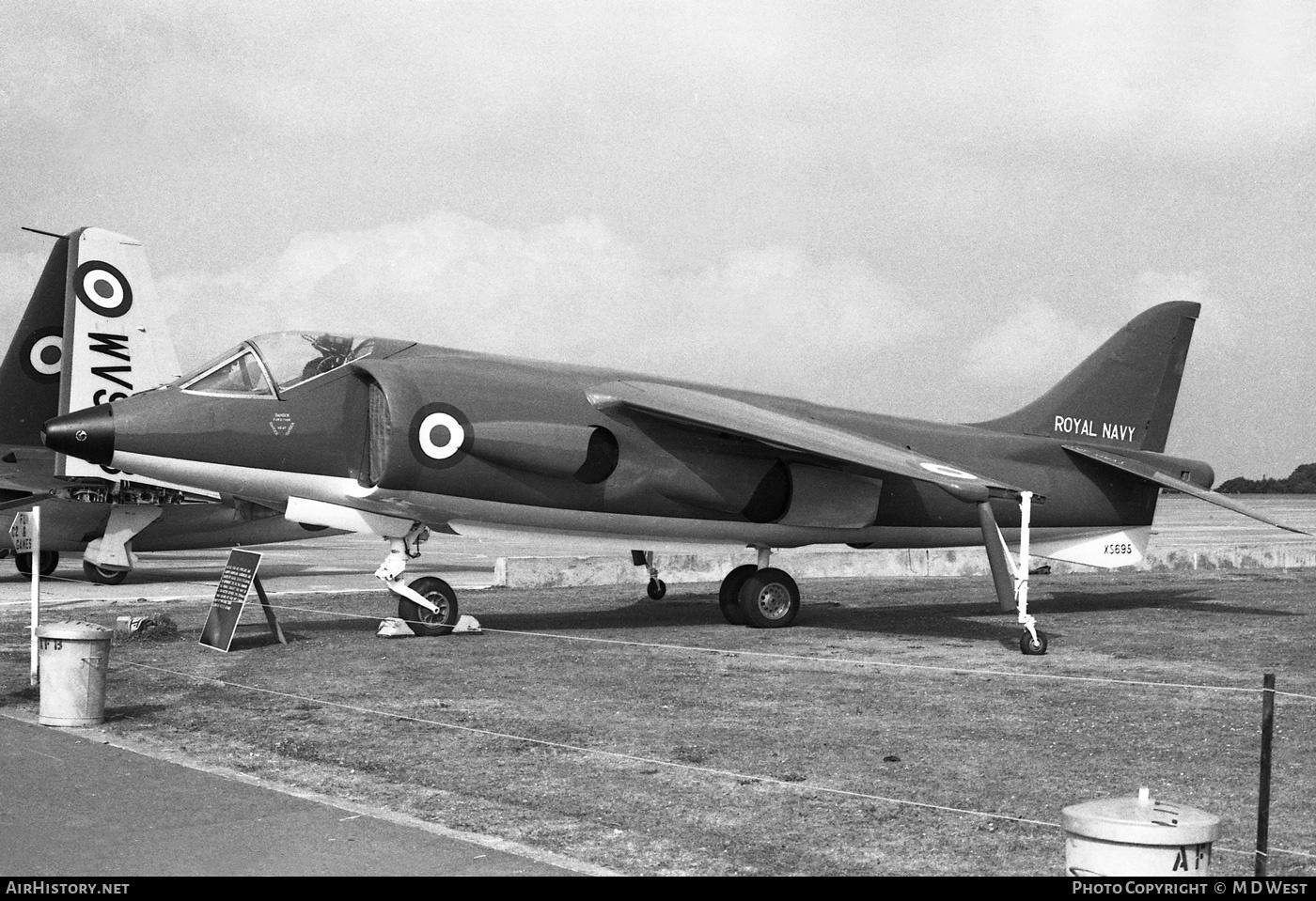 Aircraft Photo of XS695 | Hawker Siddeley Kestrel FGA1 | UK - Navy | AirHistory.net #66087