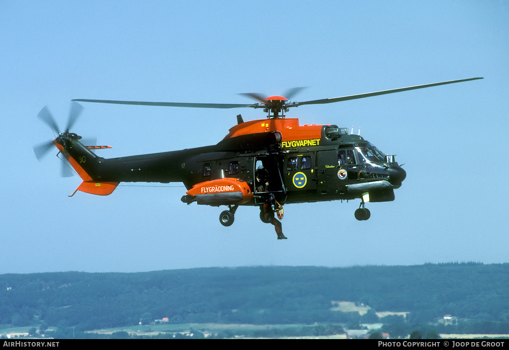 Aircraft Photo of 10410 | Aerospatiale Hkp10 Super Puma (AS-332M1) | Sweden - Air Force | AirHistory.net #66254