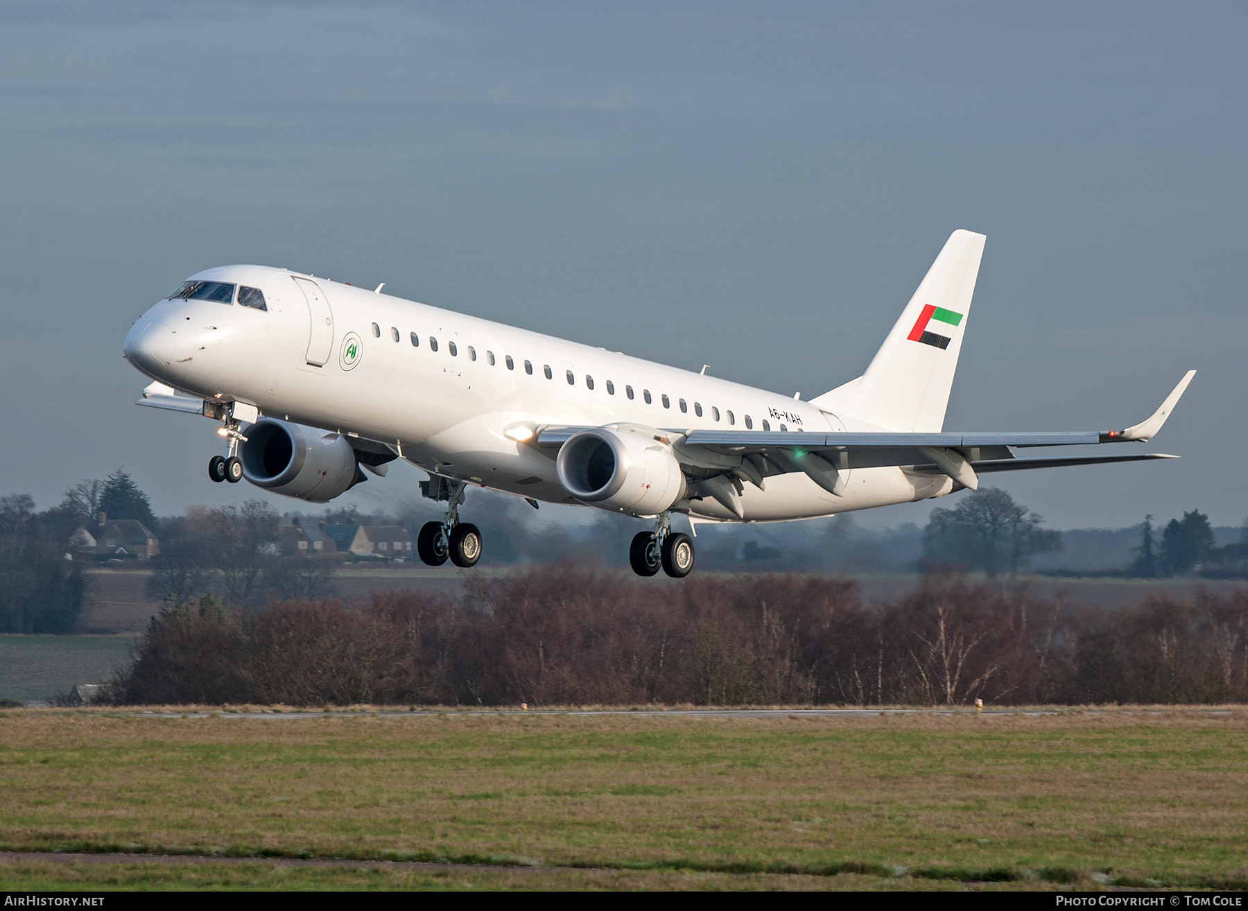 Aircraft Photo of A6-KAH | Embraer Lineage 1000 (ERJ-190-100ECJ) | AirHistory.net #66339