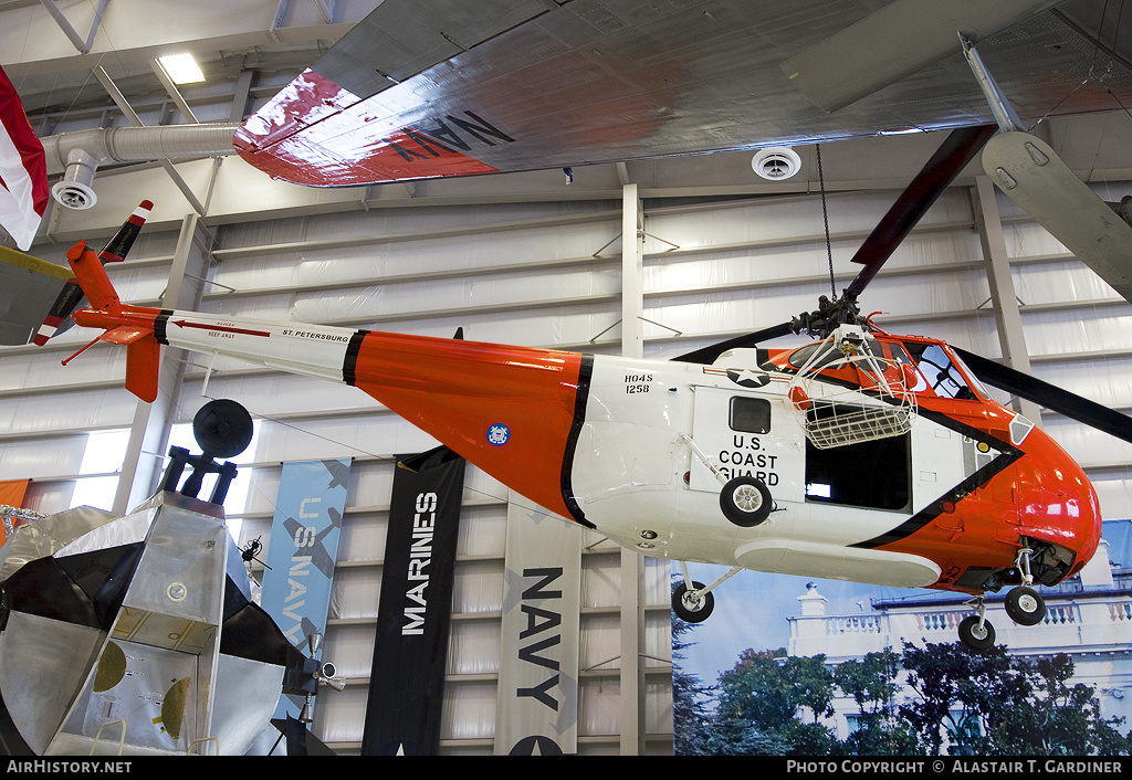 Aircraft Photo of 1258 | Sikorsky CH-19E Chickasaw (S-55B) | USA - Coast Guard | AirHistory.net #66543