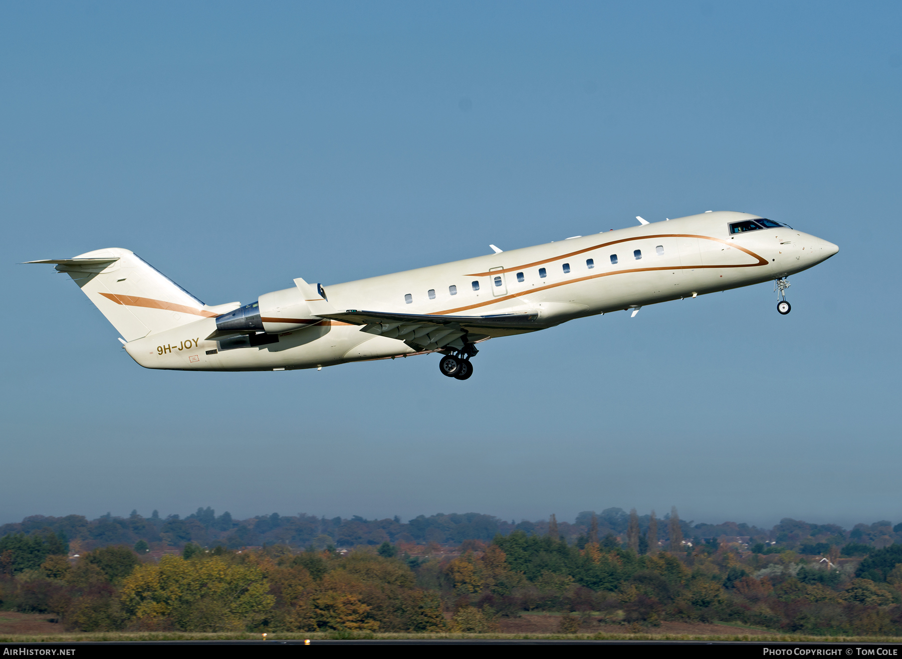 Aircraft Photo of 9H-JOY | Bombardier CRJ-200ER (CL-600-2B19) | AirHistory.net #66648