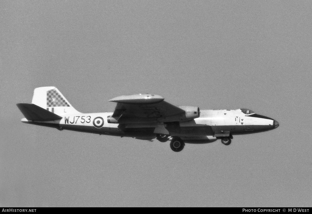 Aircraft Photo of WJ753 | English Electric Canberra B2 | UK - Air Force | AirHistory.net #67142