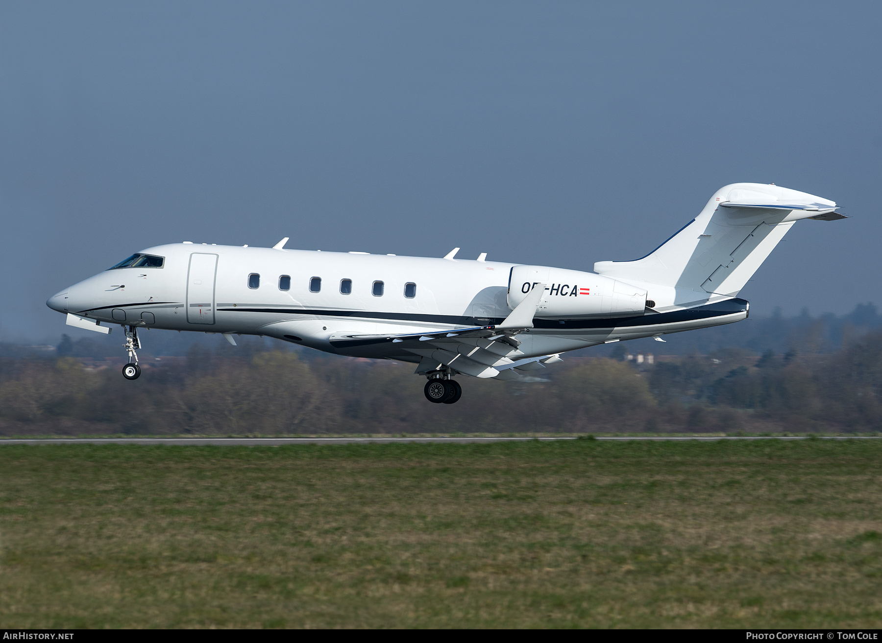 Aircraft Photo of OE-HCA | Bombardier Challenger 300 (BD-100-1A10) | AirHistory.net #67364