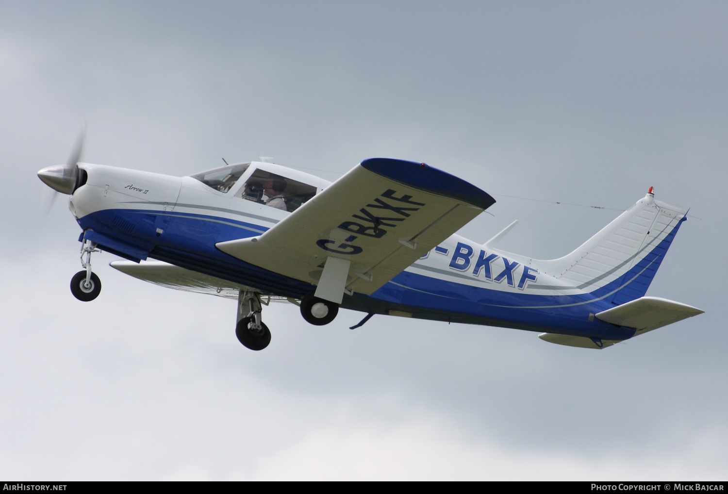 Aircraft Photo of G-BKXF | Piper PA-28R-200 Cherokee Arrow II | AirHistory.net #67382