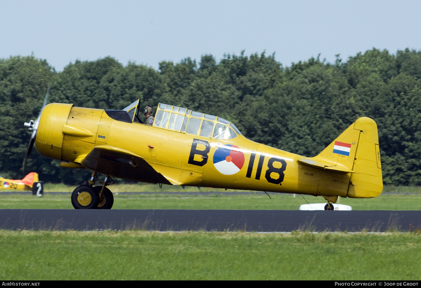 Aircraft Photo of PH-IIB / B-118 | North American AT-16 Harvard IIB | Netherlands - Air Force | AirHistory.net #67827