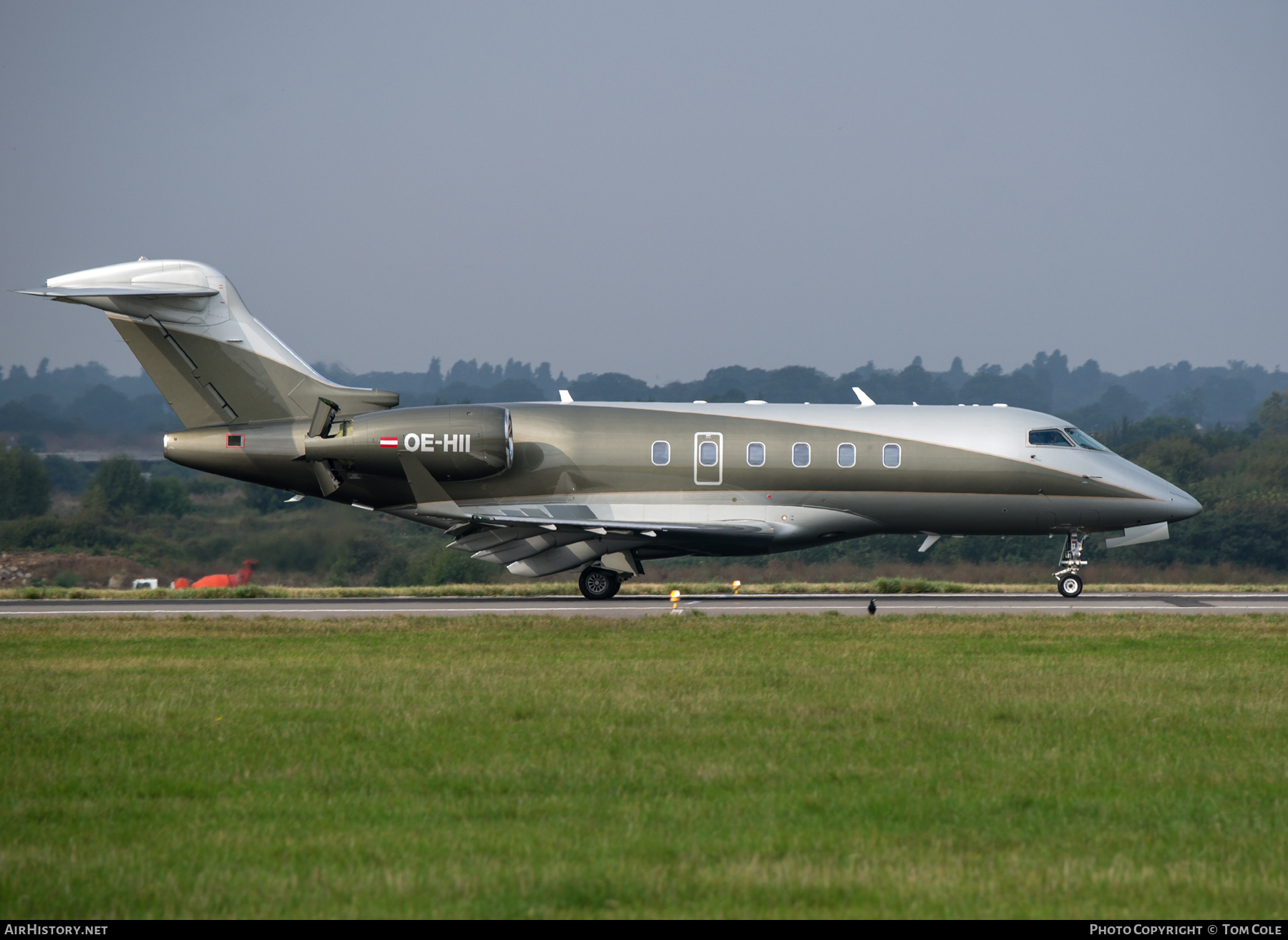 Aircraft Photo of OE-HII | Bombardier Challenger 300 (BD-100-1A10) | AirHistory.net #67924