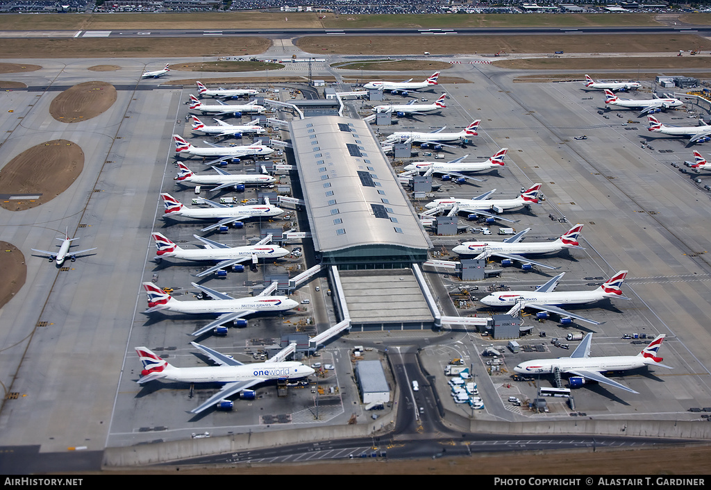 Airport photo of London - Heathrow (EGLL / LHR) in England, United Kingdom | AirHistory.net #68212