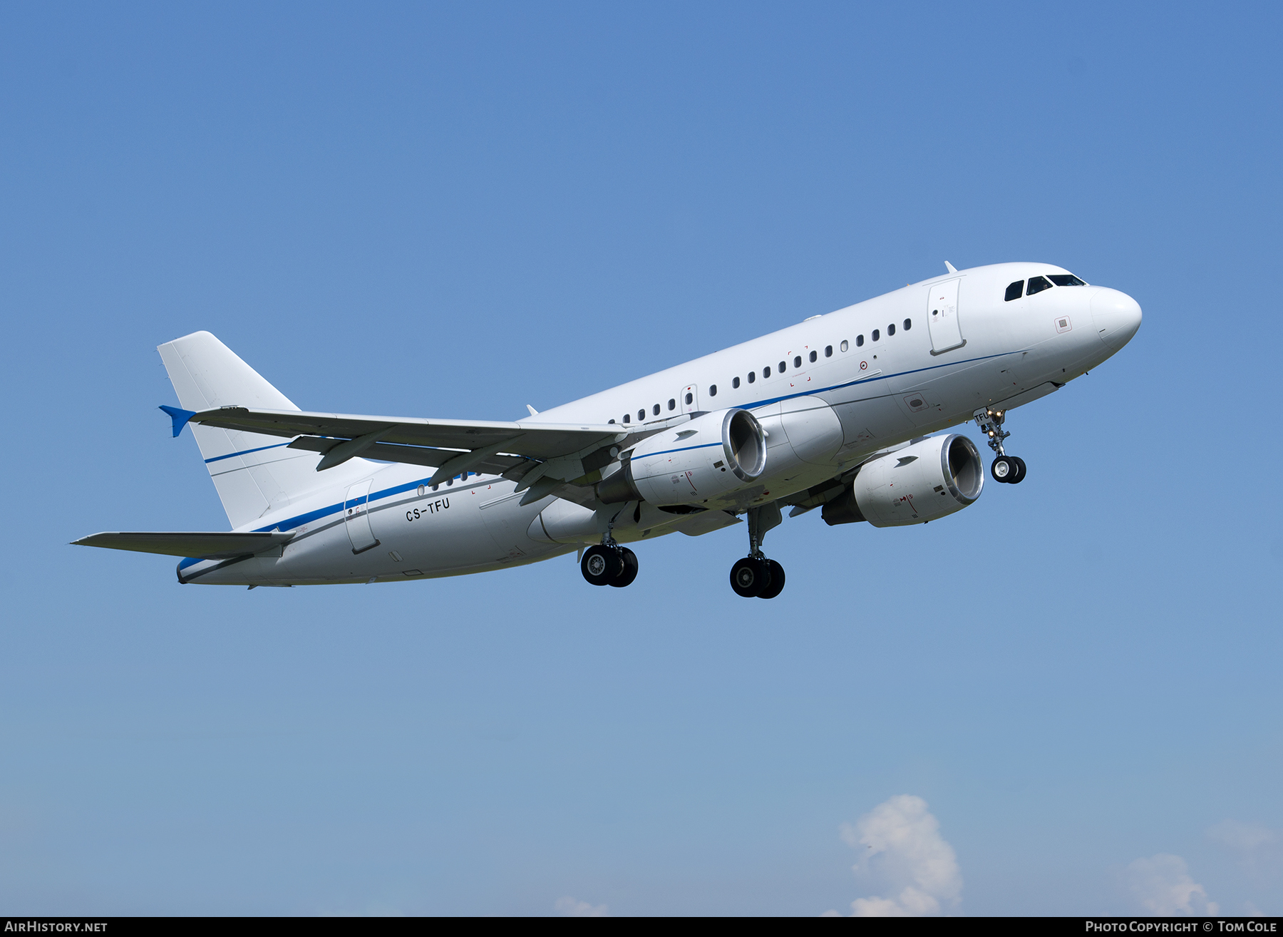 Aircraft Photo of CS-TFU | Airbus A319-115LR | AirHistory.net #68405