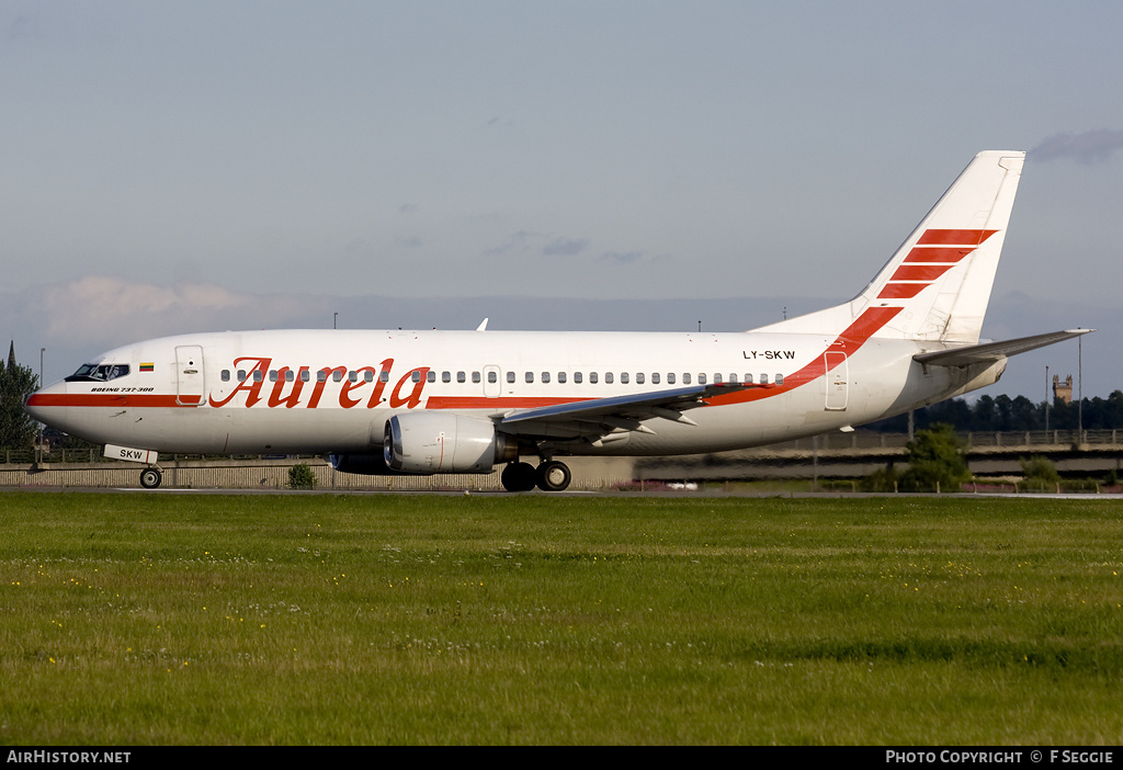 Aircraft Photo of LY-SKW | Boeing 737-382 | Aurela | AirHistory.net #68596
