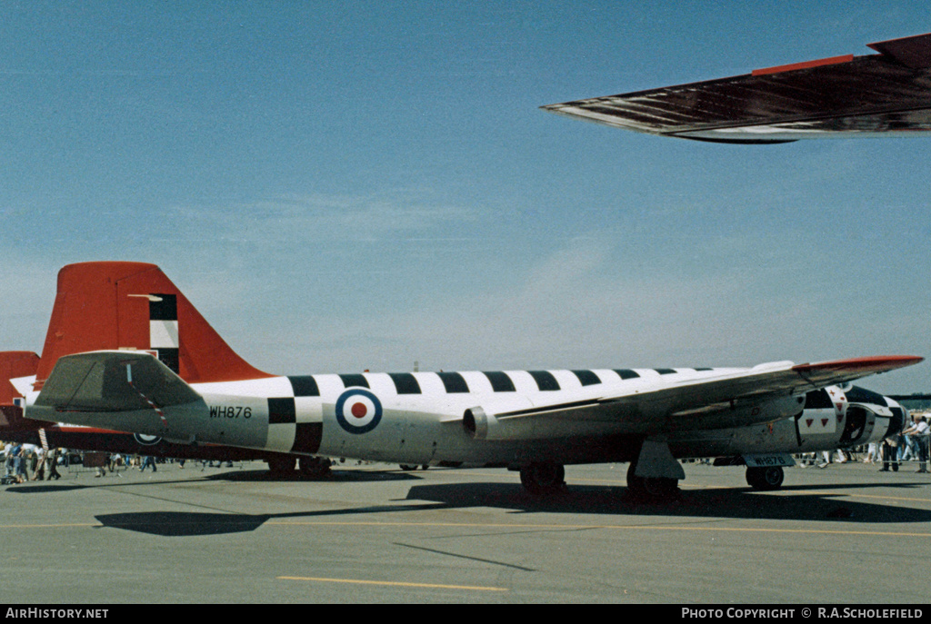 Aircraft Photo of WH876 | English Electric Canberra D14 | UK - Air Force | AirHistory.net #68612