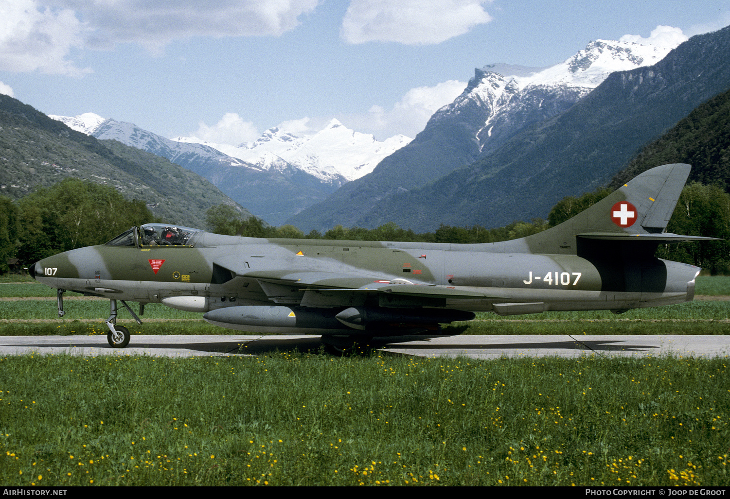 Aircraft Photo of J-4107 | Hawker Hunter F58A | Switzerland - Air Force | AirHistory.net #68712