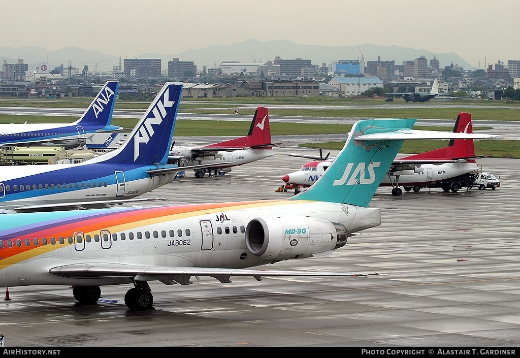 輝く高品質な | JA8062 of Photo Aircraft McDonnell MD-90-30 Douglas 航空機・ヘリコプター