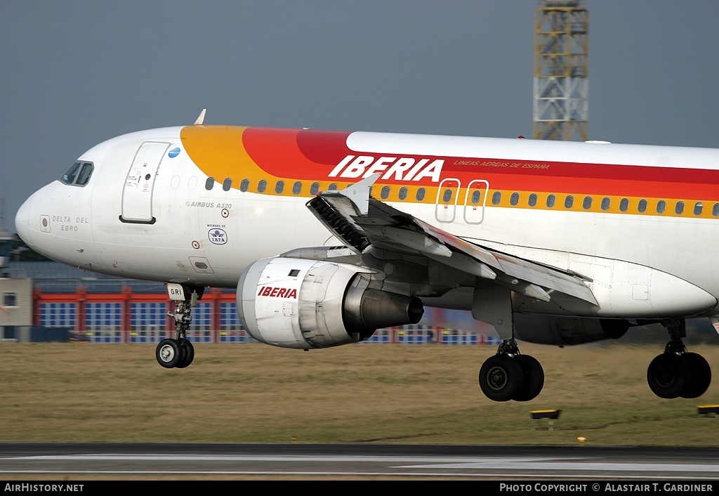 Aircraft Photo of EC-GRI | Airbus A320-211 | Iberia | AirHistory.net #69219