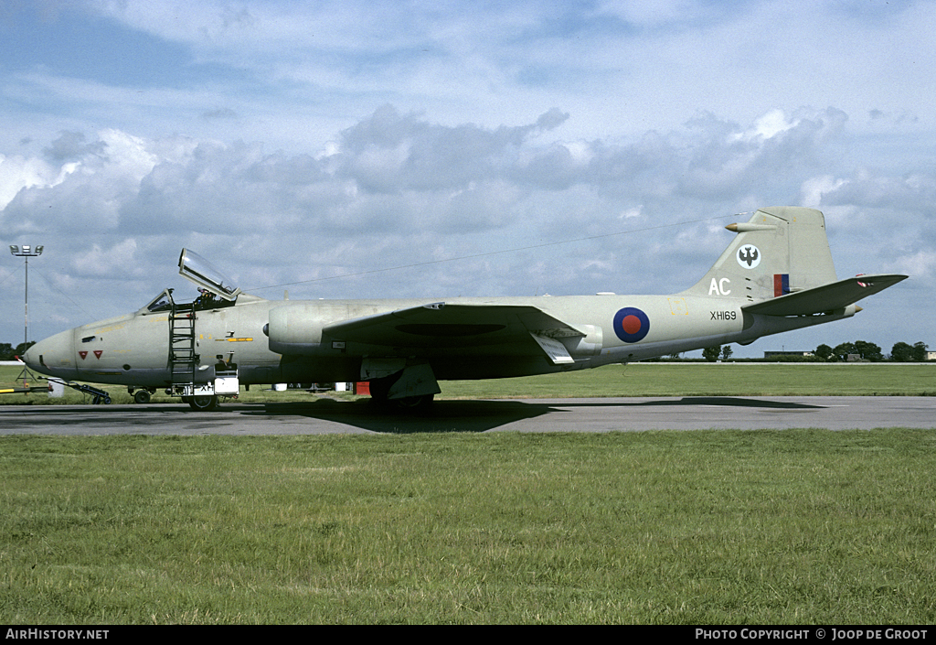 Aircraft Photo of XH169 | English Electric Canberra PR9 | UK - Air Force | AirHistory.net #69247
