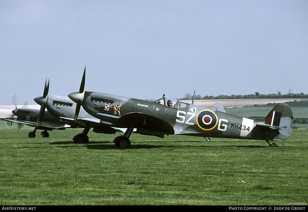 Aircraft Photo of G-ASJV / MH434 | Supermarine 361 Spitfire LF9B | UK - Air Force | AirHistory.net #69269