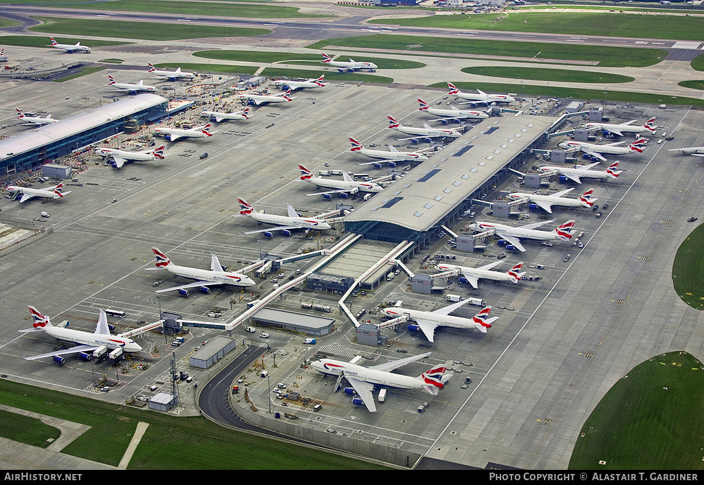 Airport photo of London - Heathrow (EGLL / LHR) in England, United Kingdom | AirHistory.net #69516
