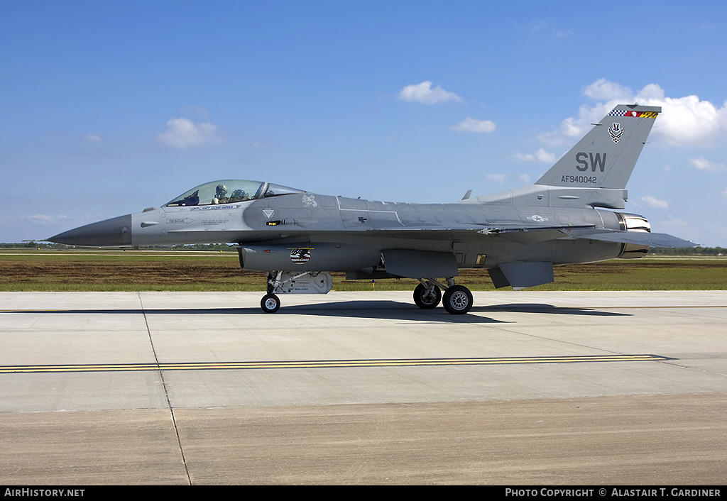 Aircraft Photo of 94-0042 / AF940042 | Lockheed Martin F-16CM Fighting Falcon | USA - Air Force | AirHistory.net #69521