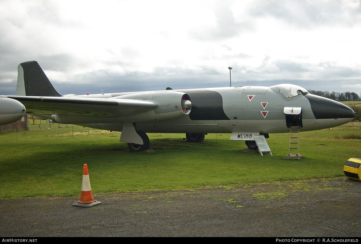 Aircraft Photo of WE188 | English Electric Canberra T4 | UK - Air Force | AirHistory.net #69687