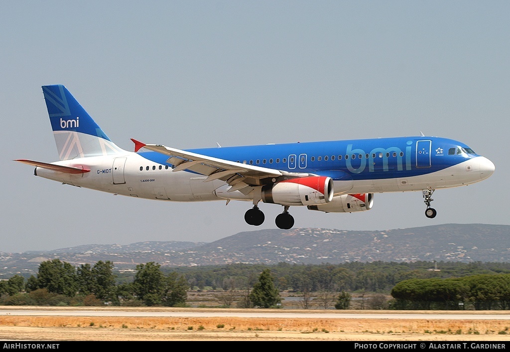 Aircraft Photo of G-MIDT | Airbus A320-232 | BMI - British Midland International | AirHistory.net #70150