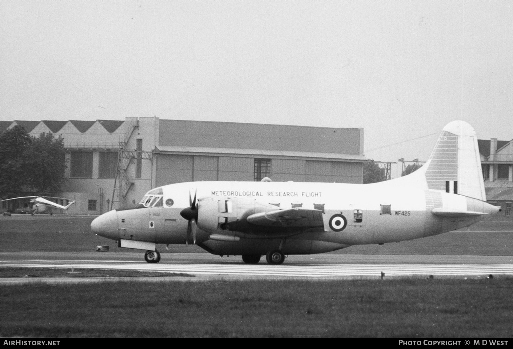 Aircraft Photo of WF425 | Vickers 668 Varsity T.1 | UK - Air Force | AirHistory.net #70400