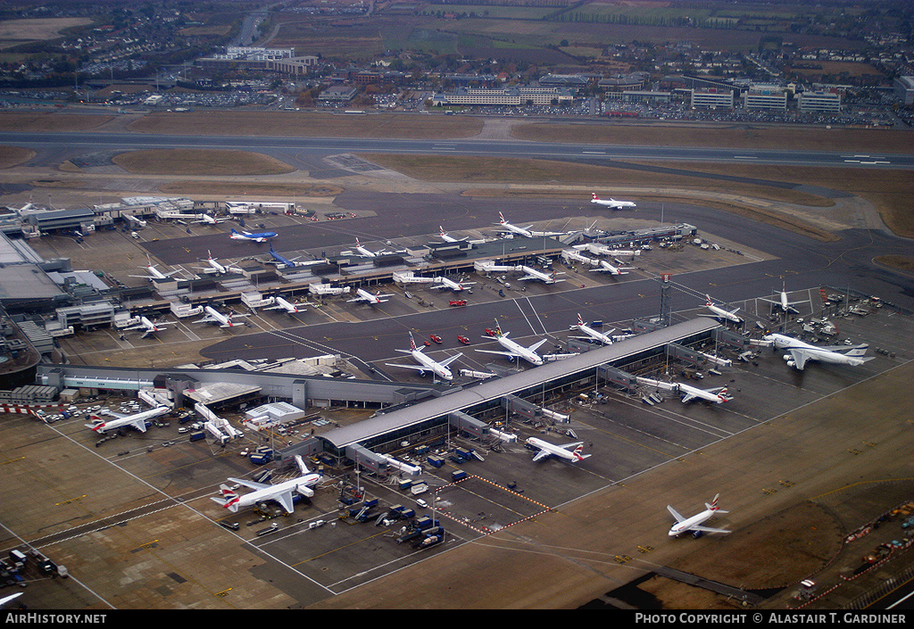 Airport photo of London - Heathrow (EGLL / LHR) in England, United Kingdom | AirHistory.net #70754