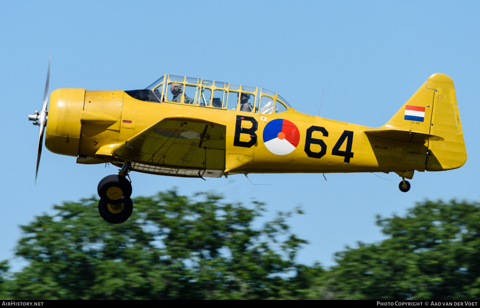 Aircraft Photo of PH-LSK / B-64 | North American AT-16 Harvard IIB | Netherlands - Air Force | AirHistory.net #71277