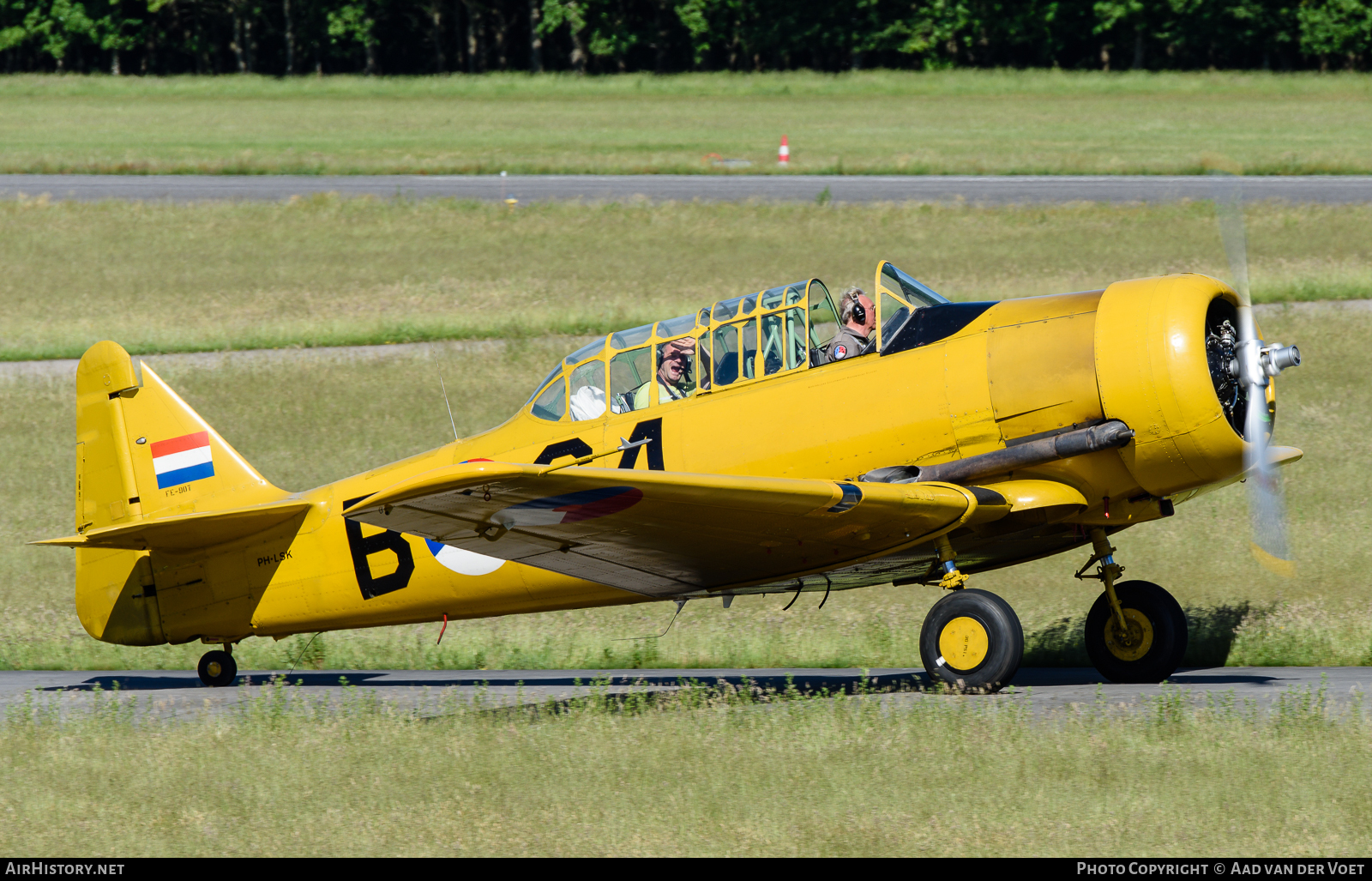 Aircraft Photo of PH-LSK / B-64 | North American AT-16 Harvard IIB | Netherlands - Air Force | AirHistory.net #71418