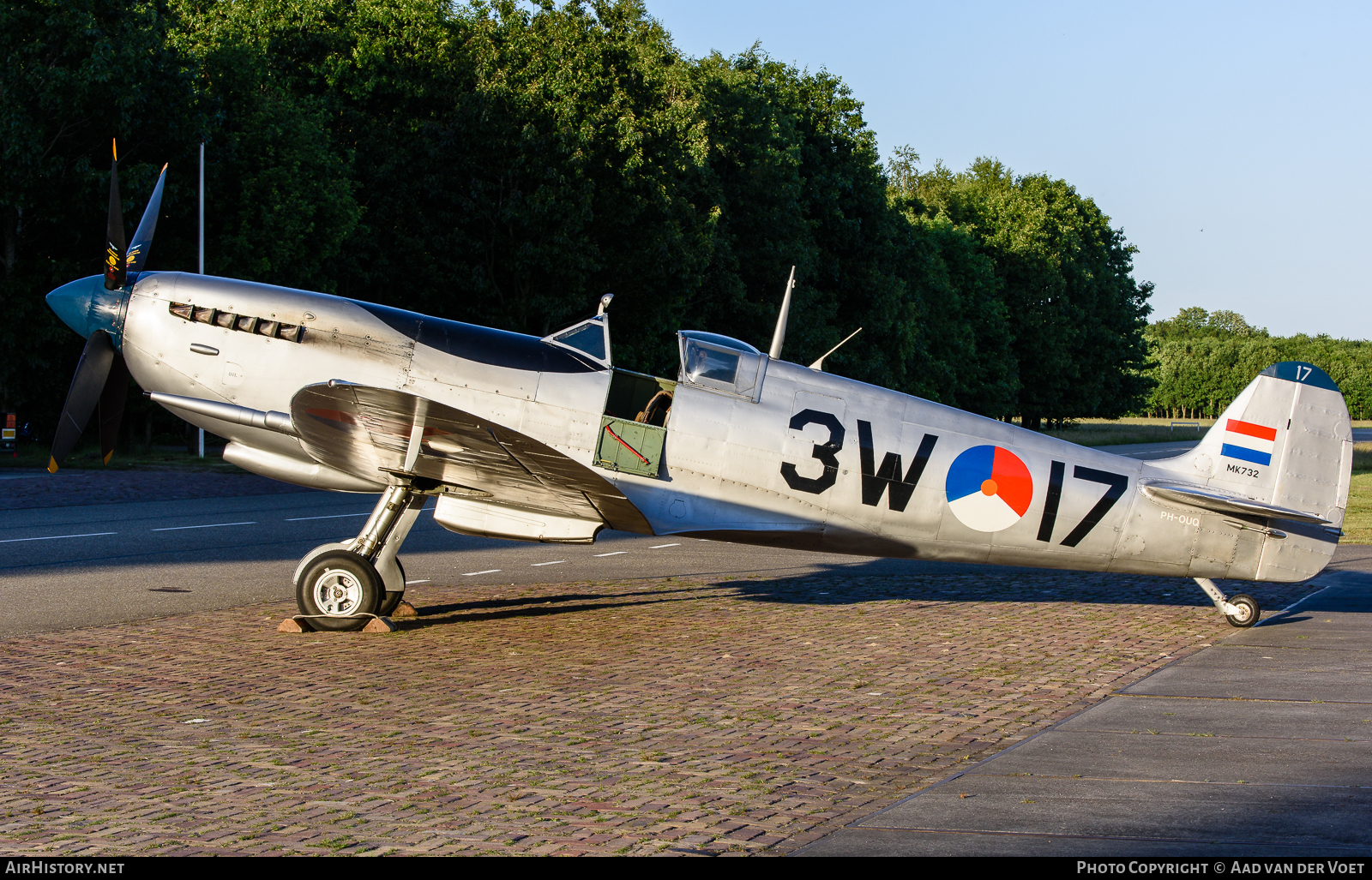 Aircraft Photo of PH-OUQ | Supermarine 361 Spitfire LF9B | Netherlands - Air Force | AirHistory.net #71514