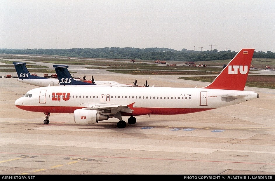 Aircraft Photo of D-ALTB | Airbus A320-214 | LTU - Lufttransport-Unternehmen | AirHistory.net #71527