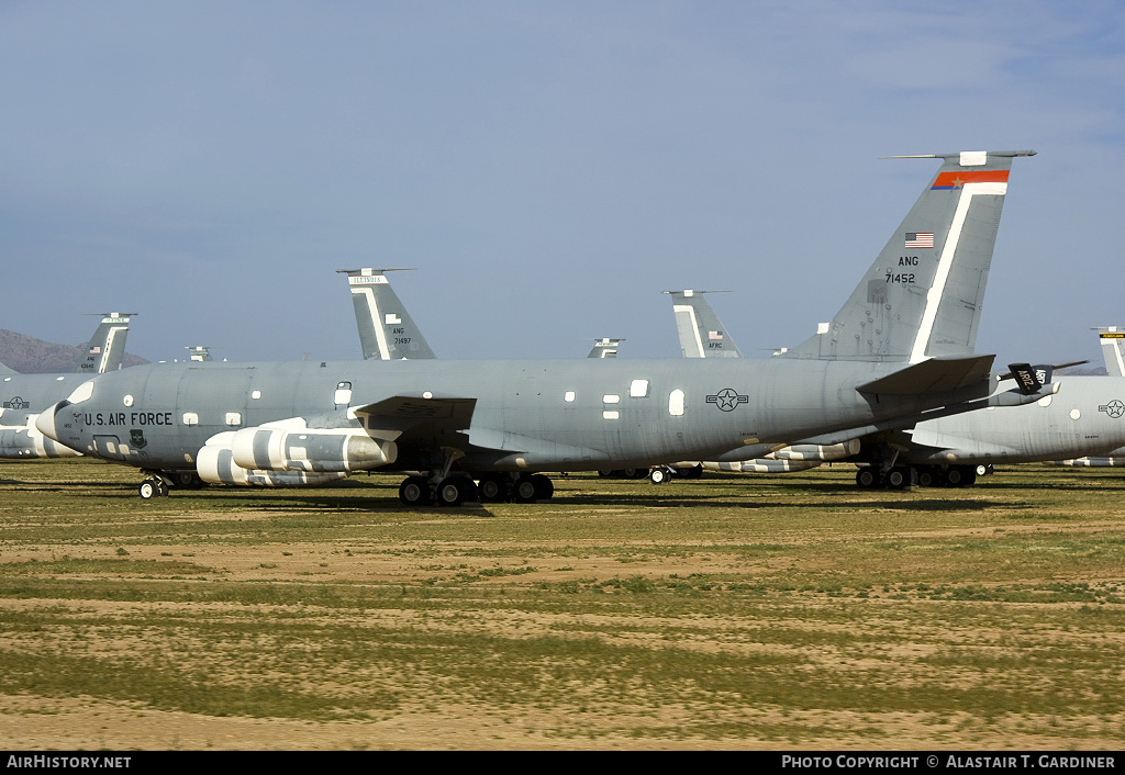 Aircraft Photo of 57-1452 / 71452 | Boeing KC-135E Stratotanker | USA - Air Force | AirHistory.net #71808