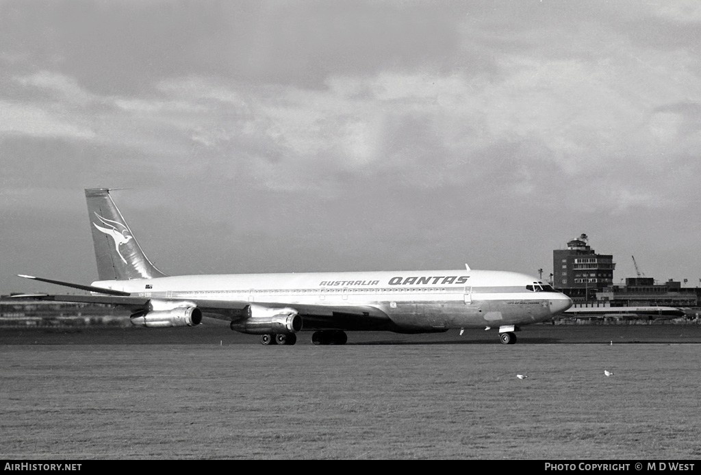 Aircraft Photo of VH-EBR | Boeing 707-338C | Qantas | AirHistory.net #72482