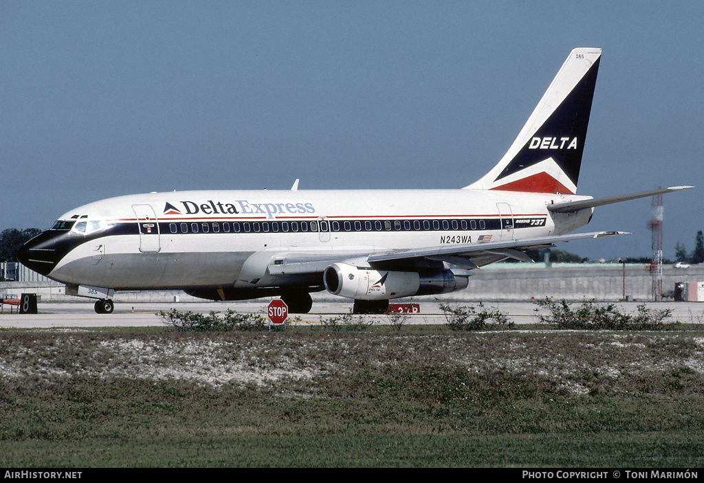 Aircraft Photo of N243WA | Boeing 737-247/Adv | Delta Express | AirHistory.net #73080