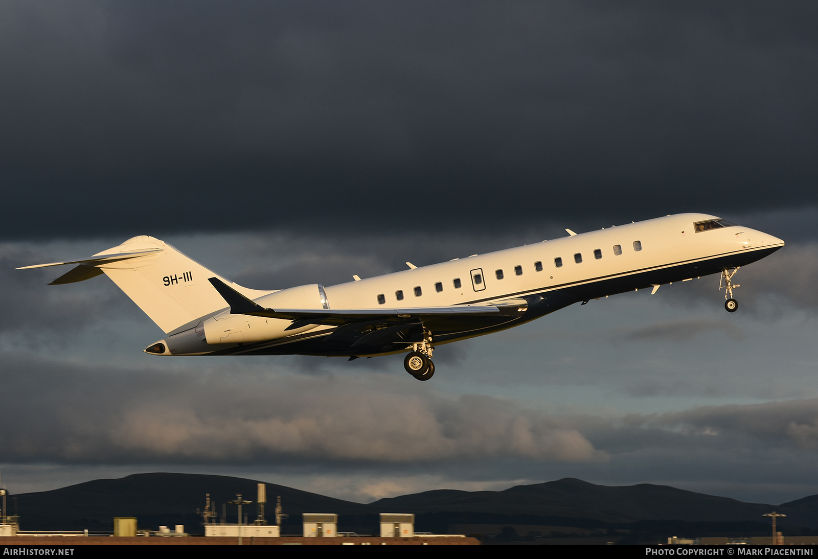 Aircraft Photo of 9H-III | Bombardier Global Express (BD-700-1A10) | AirHistory.net #73176