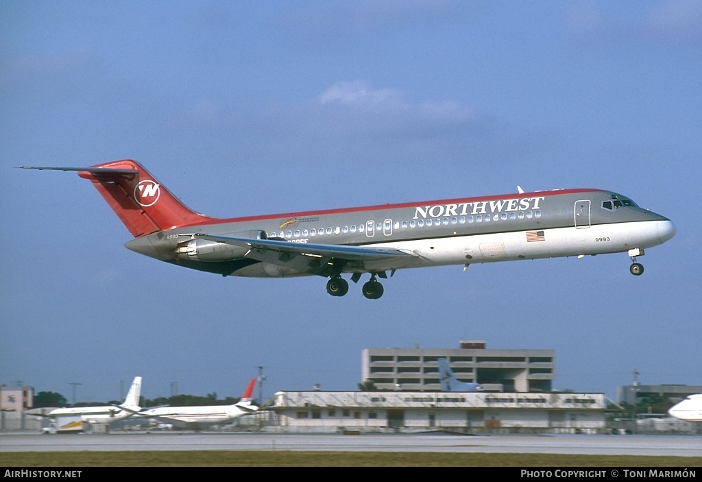Aircraft Photo of N8986E | McDonnell Douglas DC-9-31 | Northwest Airlines | AirHistory.net #73575