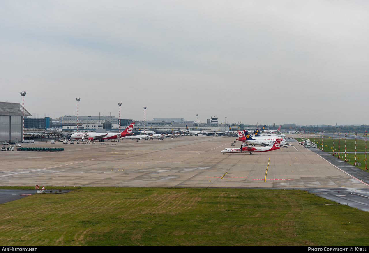 Airport photo of Düsseldorf - International (EDDL / DUS) in Germany | AirHistory.net #73695