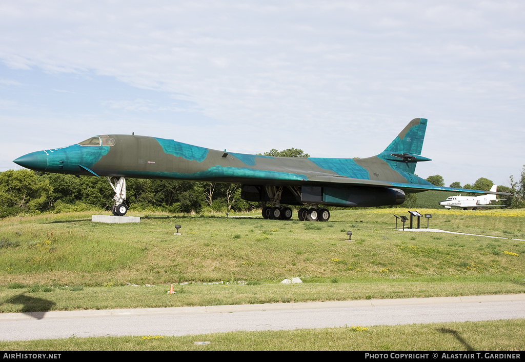 Aircraft Photo of 76-0174 / 60174 | Rockwell B-1A Lancer | USA - Air Force | AirHistory.net #73931