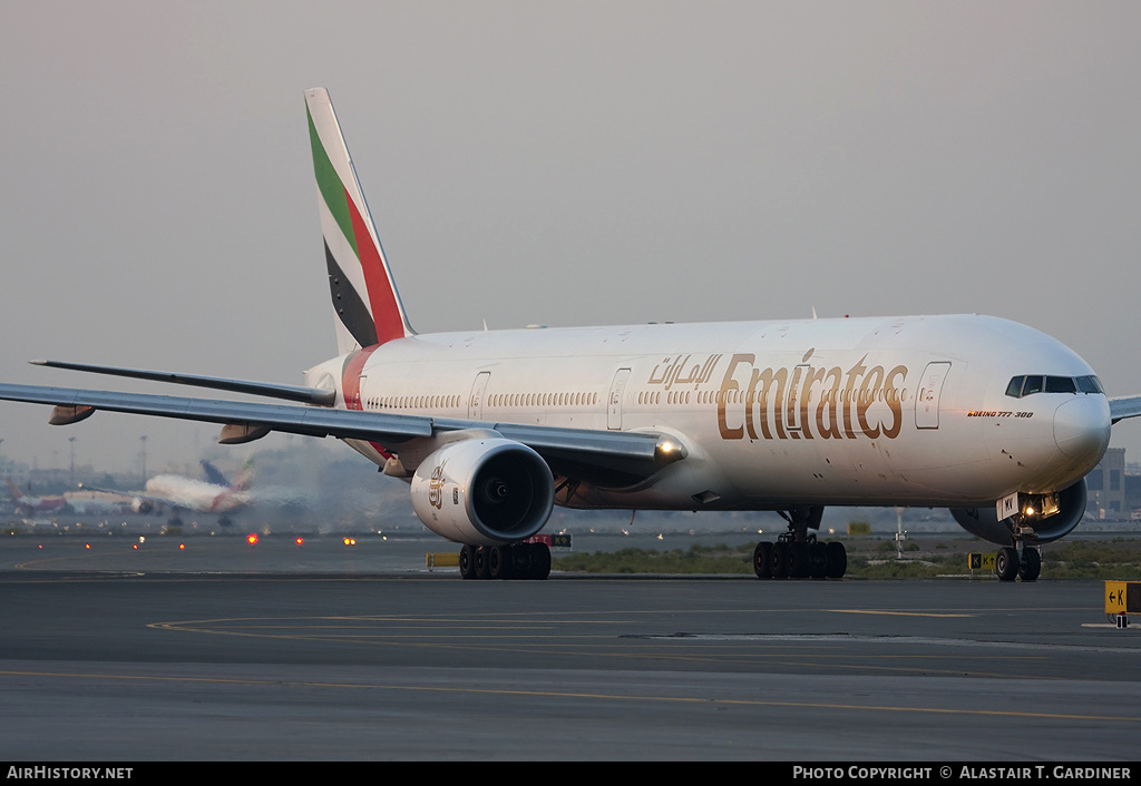 Aircraft Photo of A6-EMV | Boeing 777-31H | Emirates | AirHistory.net #74132