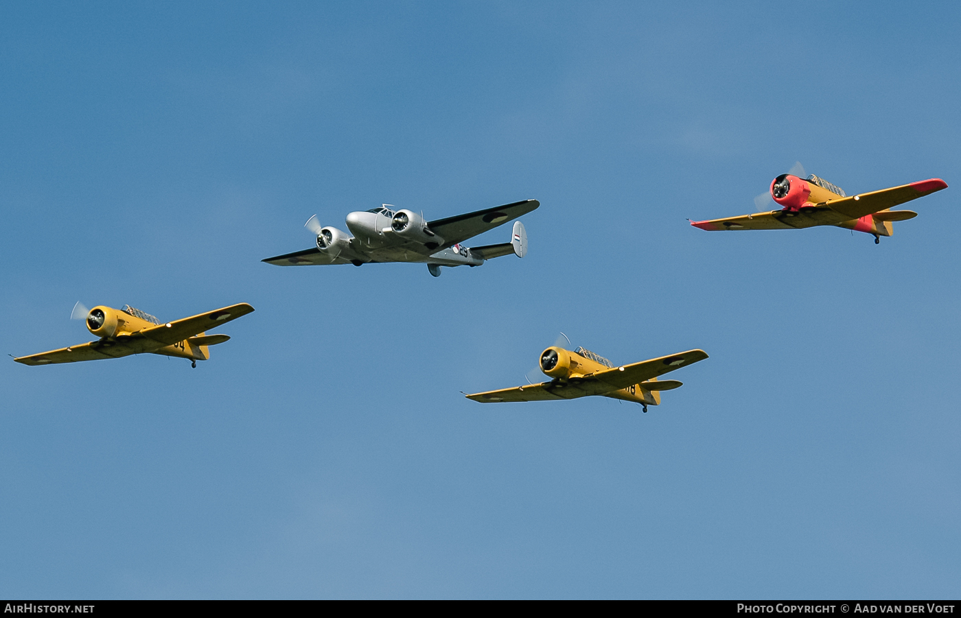 Aircraft Photo of PH-IIB / B-118 | North American AT-16 Harvard IIB | Koninklijke Luchtmacht Historische Vlucht | Netherlands - Air Force | AirHistory.net #74673