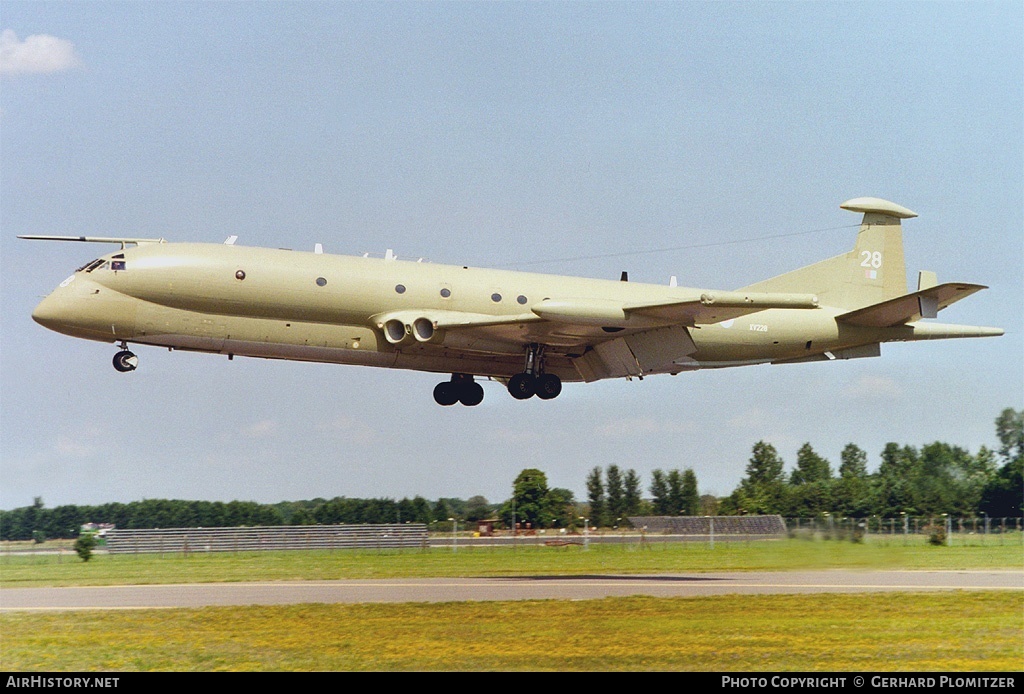 Aircraft Photo of XV228 | Hawker Siddeley Nimrod MR2 | UK - Air Force | AirHistory.net #75142