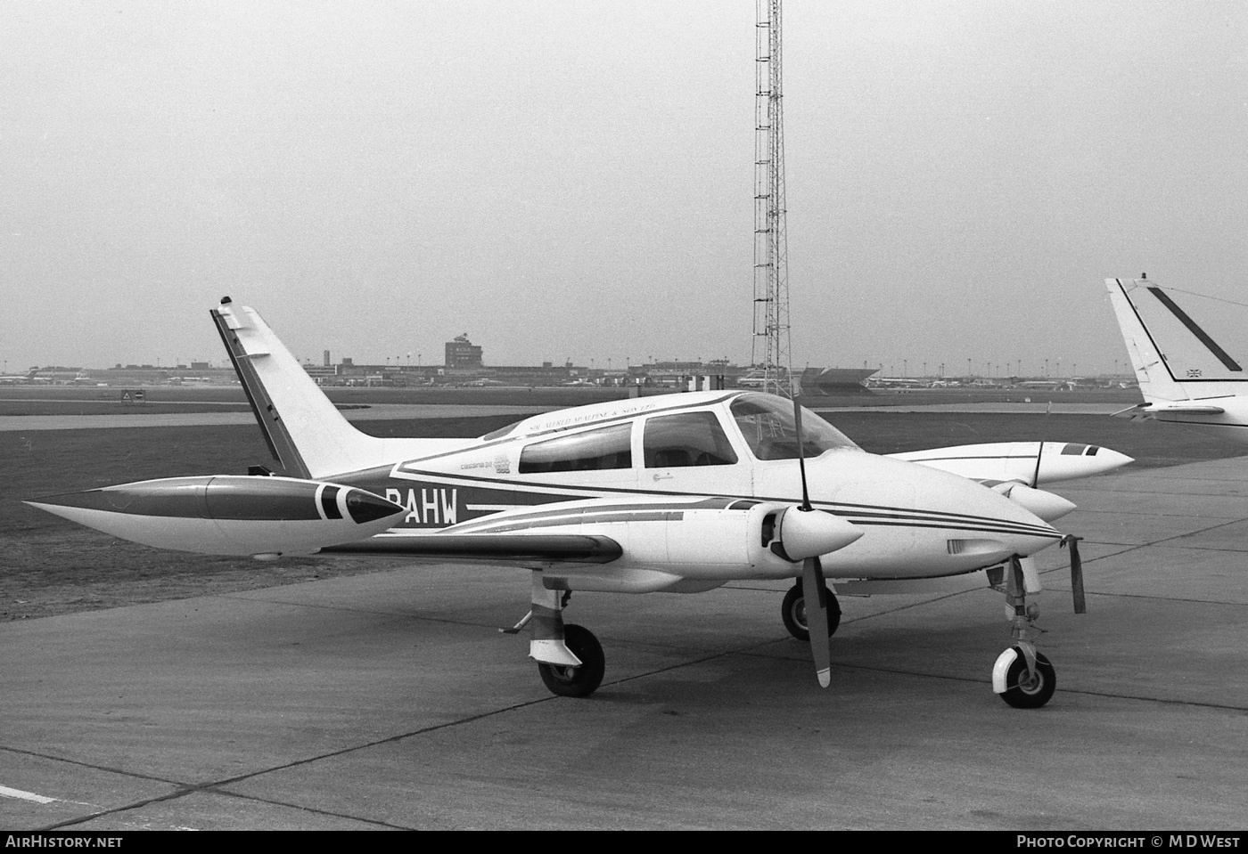 Aircraft Photo of G-BAHW | Cessna 310Q | AirHistory.net #75682