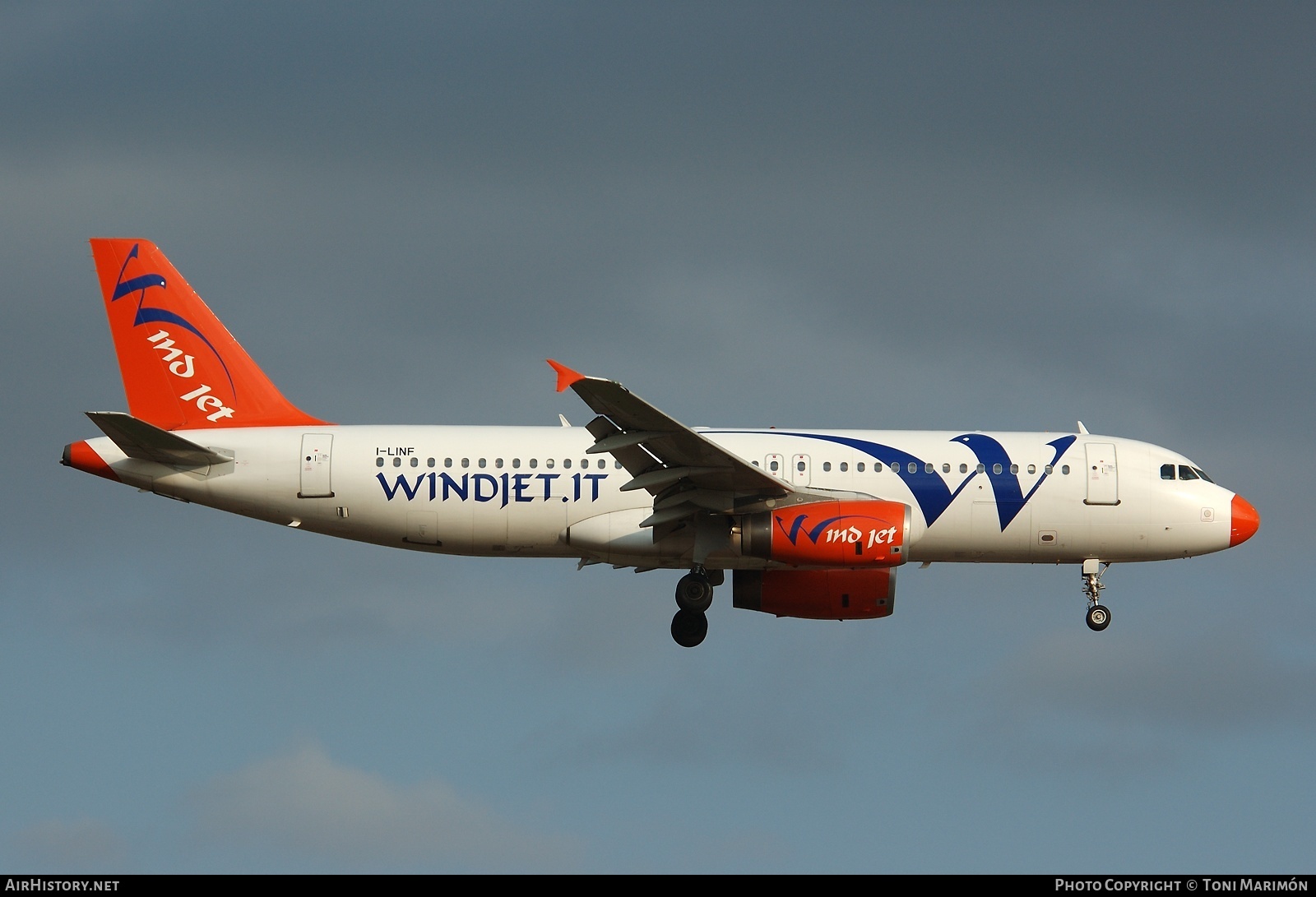 Aircraft Photo of I-LINF | Airbus A320-231 | Wind Jet | AirHistory.net #77220