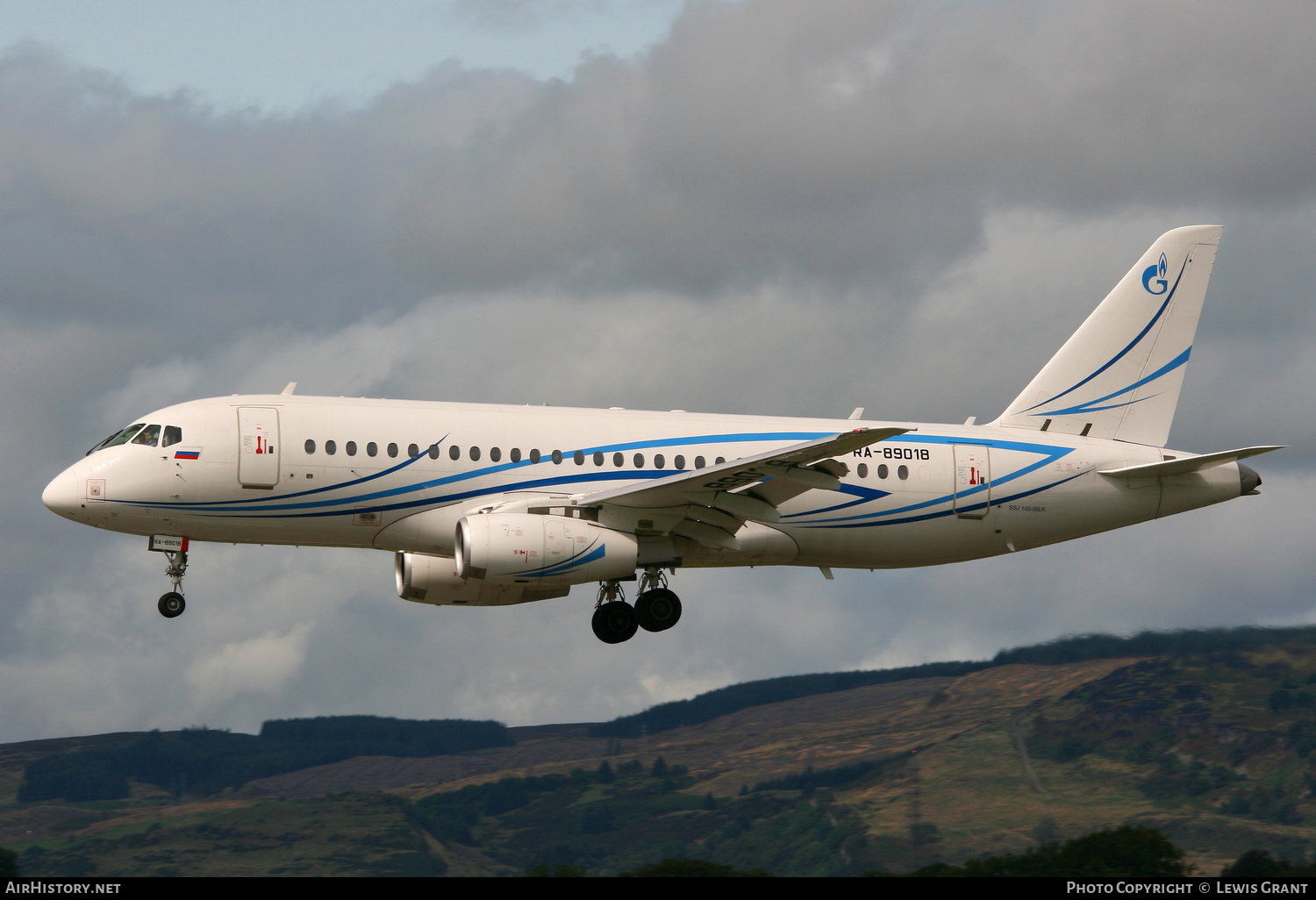 Фотография самолёта - Сухой - SuperJet 100-95B - RA-89045 "И.Воедило" (зав.н. 95