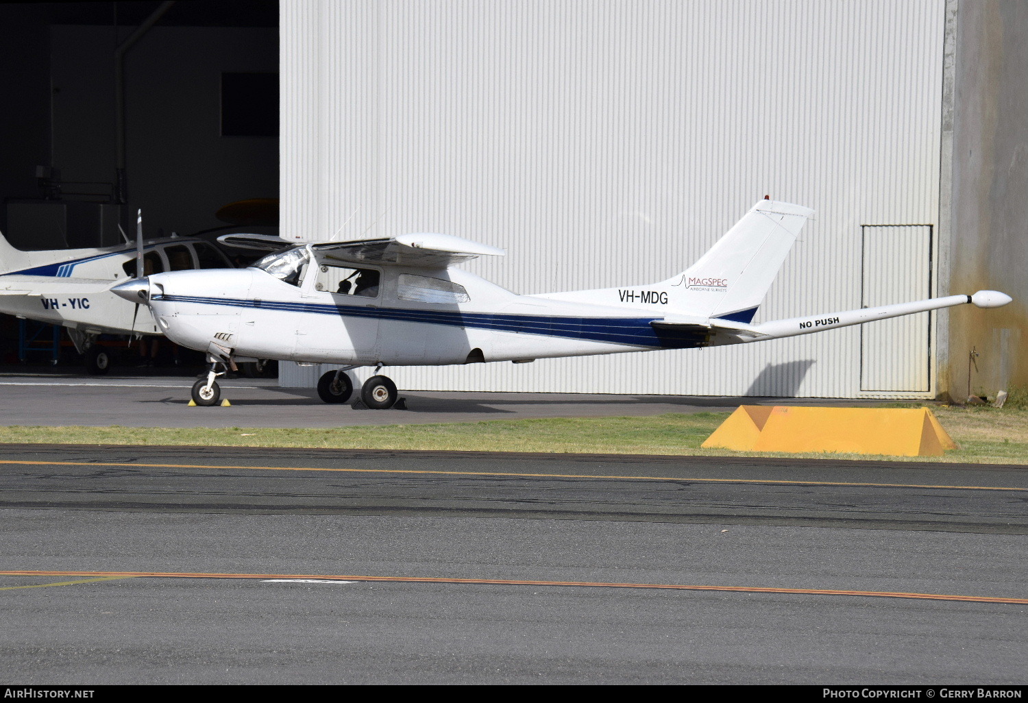 Aircraft Photo of VH-MDG | Cessna 210L Centurion | AirHistory.net #77333